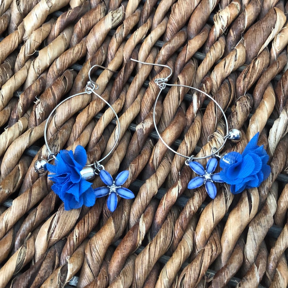 Cute dangle silver tone hoops w/floral&ball charms